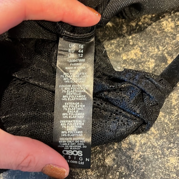 Black mini dress with lace detail cutout - Picture 6 of 6